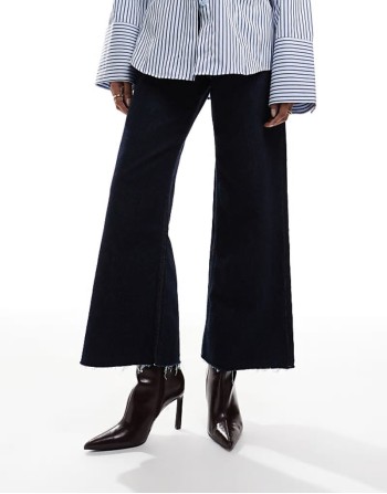 pointed toe heeled boot in deep burgundy