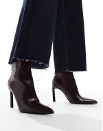 pointed toe heeled boot in deep burgundy