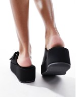 Taxon buckle flatform mule sandals in black
